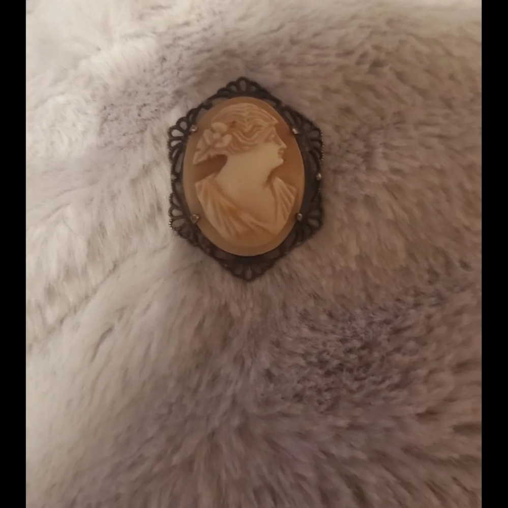 Vintage womans auth sterling silver cameo broach